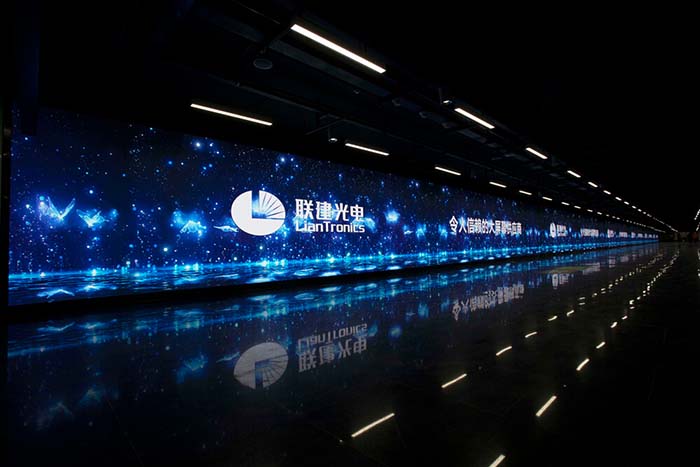 震撼來襲，聯(lián)建光電超————長LED小間距地鐵屏霸氣亮相！
